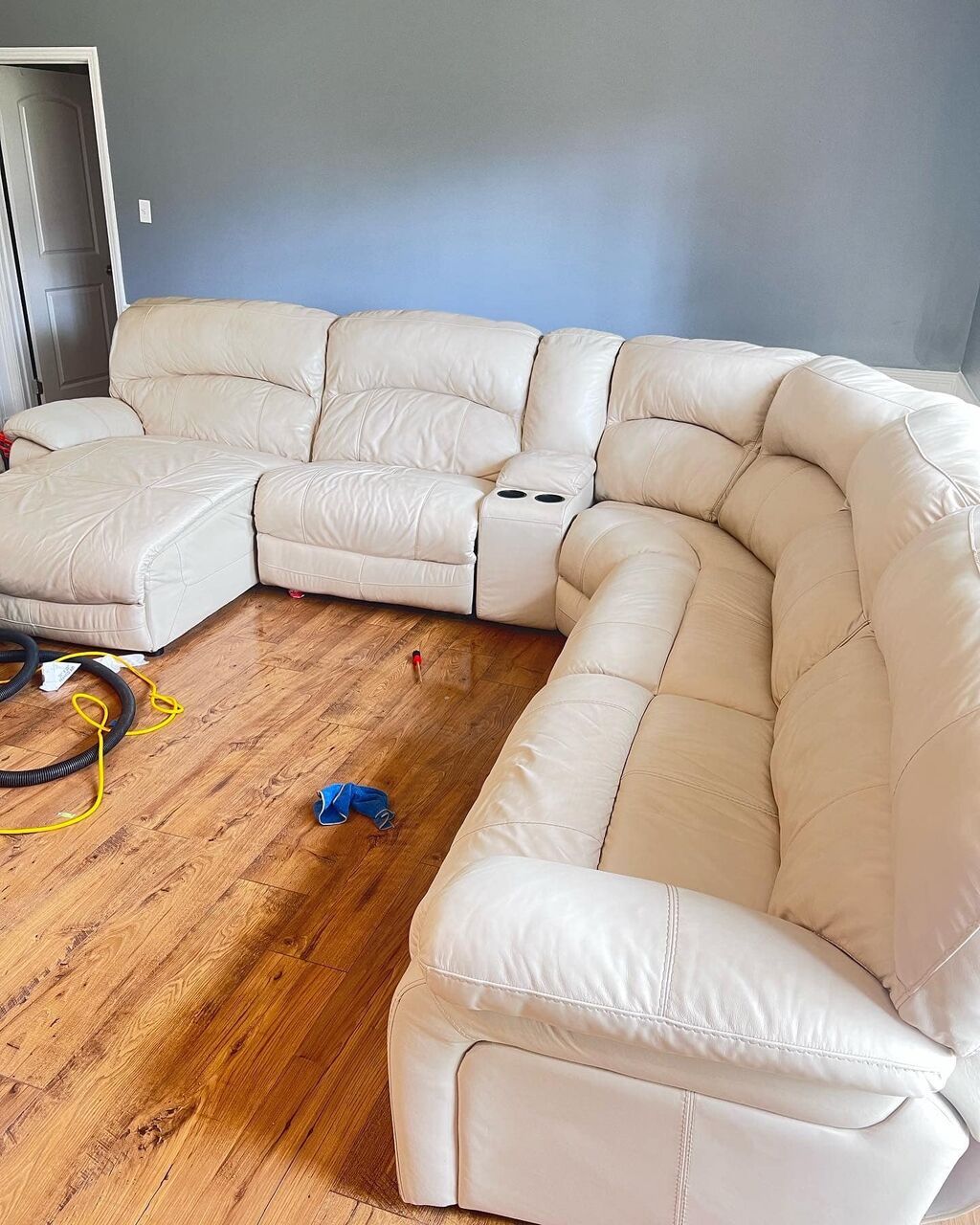 Sau khi giặt ghế sofa