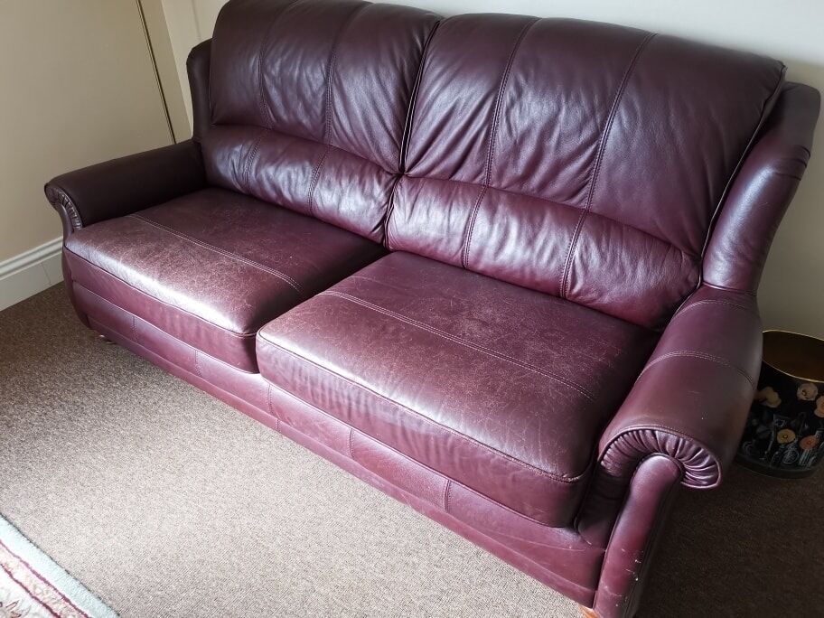 Nên sửa ghế sofa da khi bộ sofa đã có những dấu hiệu xuống cấp