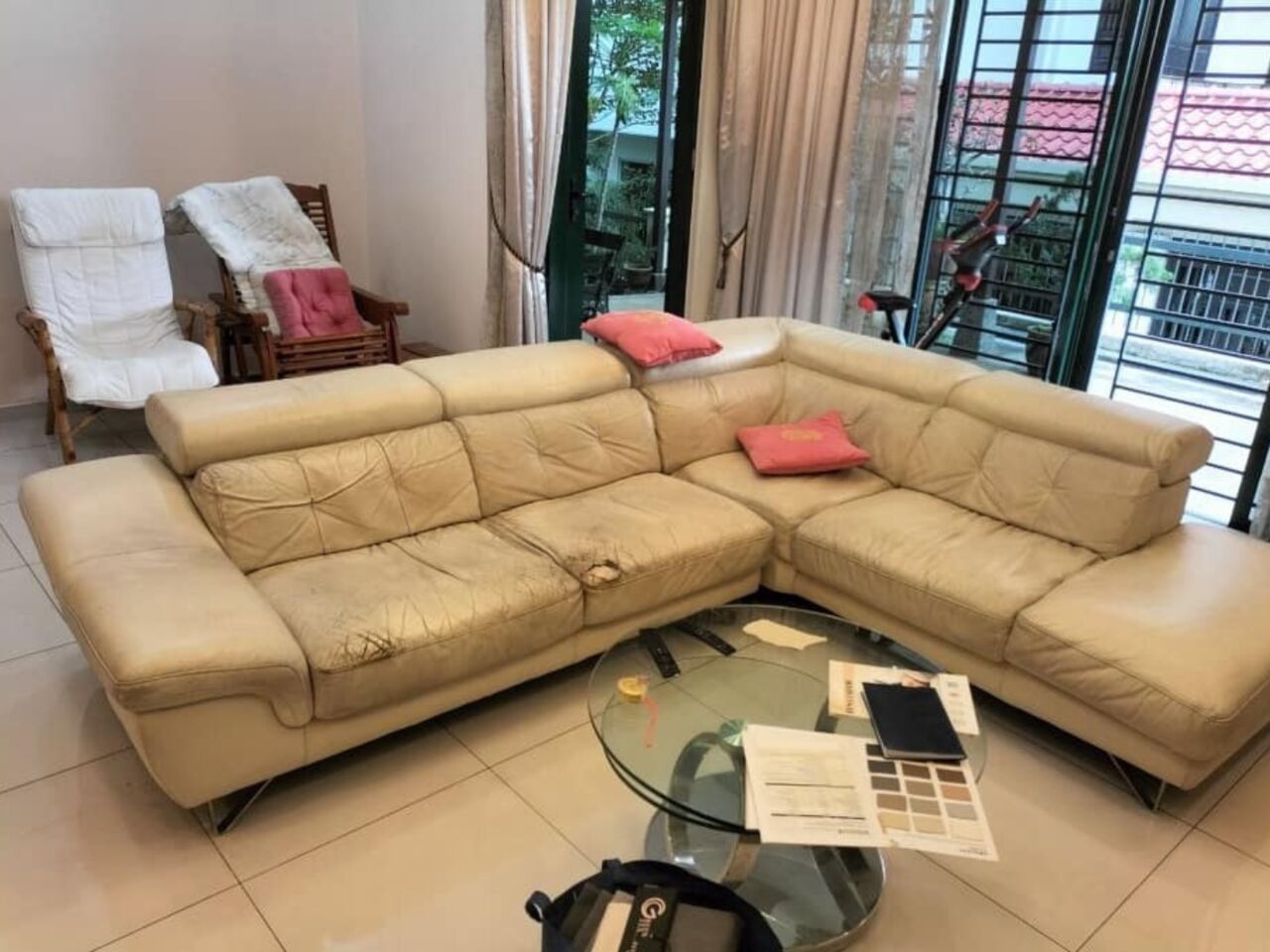 Không thể phục hồi sofa da khi chúng hư hỏng quá nặng