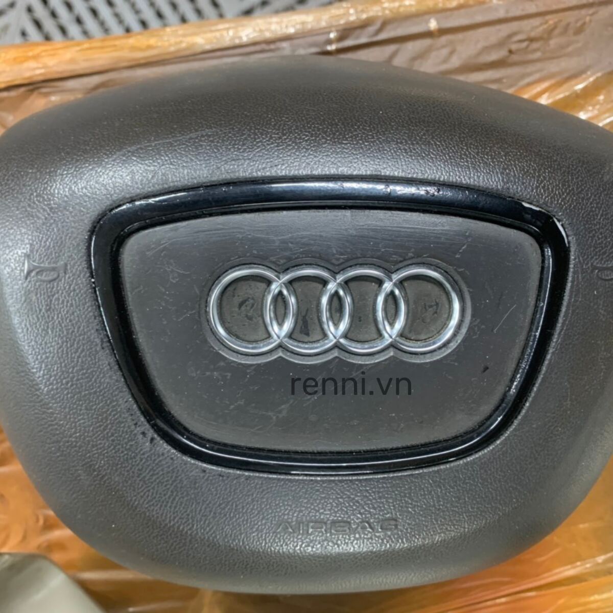 Vô lăng & nắp còi — RENNI