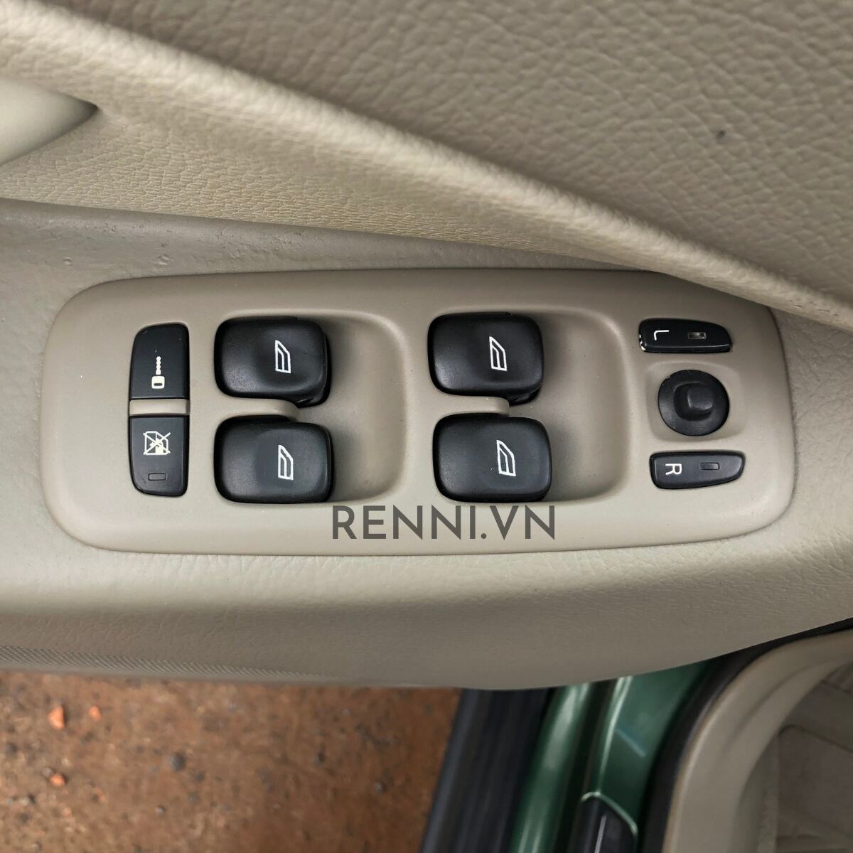 Nút bấm — RENNI