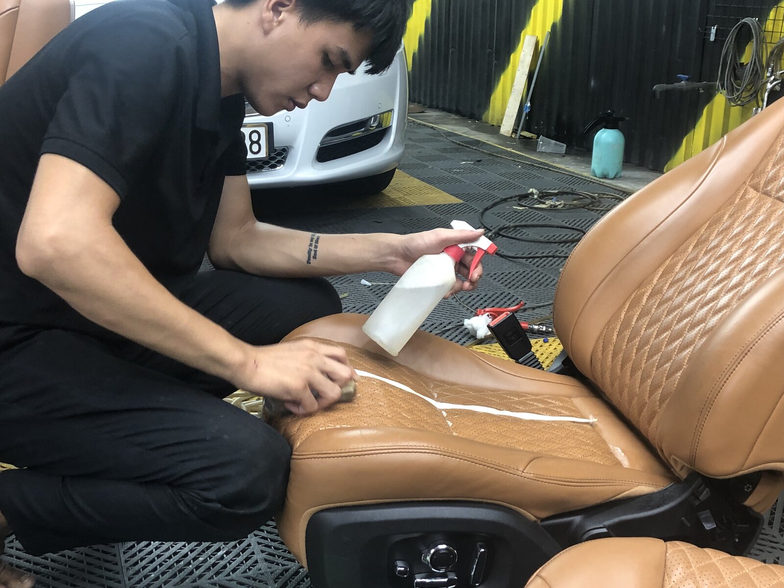 Phục hồi ghế da ô tô