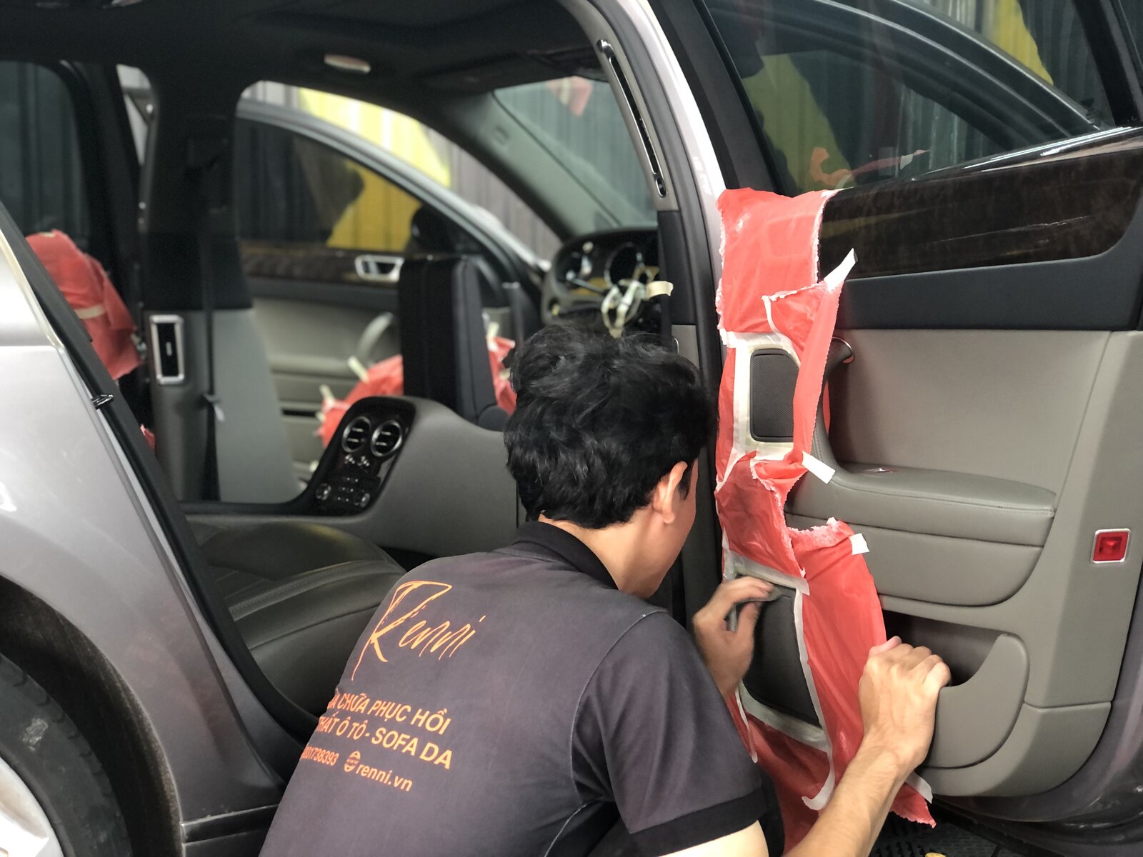 Cách chăm sóc & bảo dưỡng nội thất ô tô đúng cách
