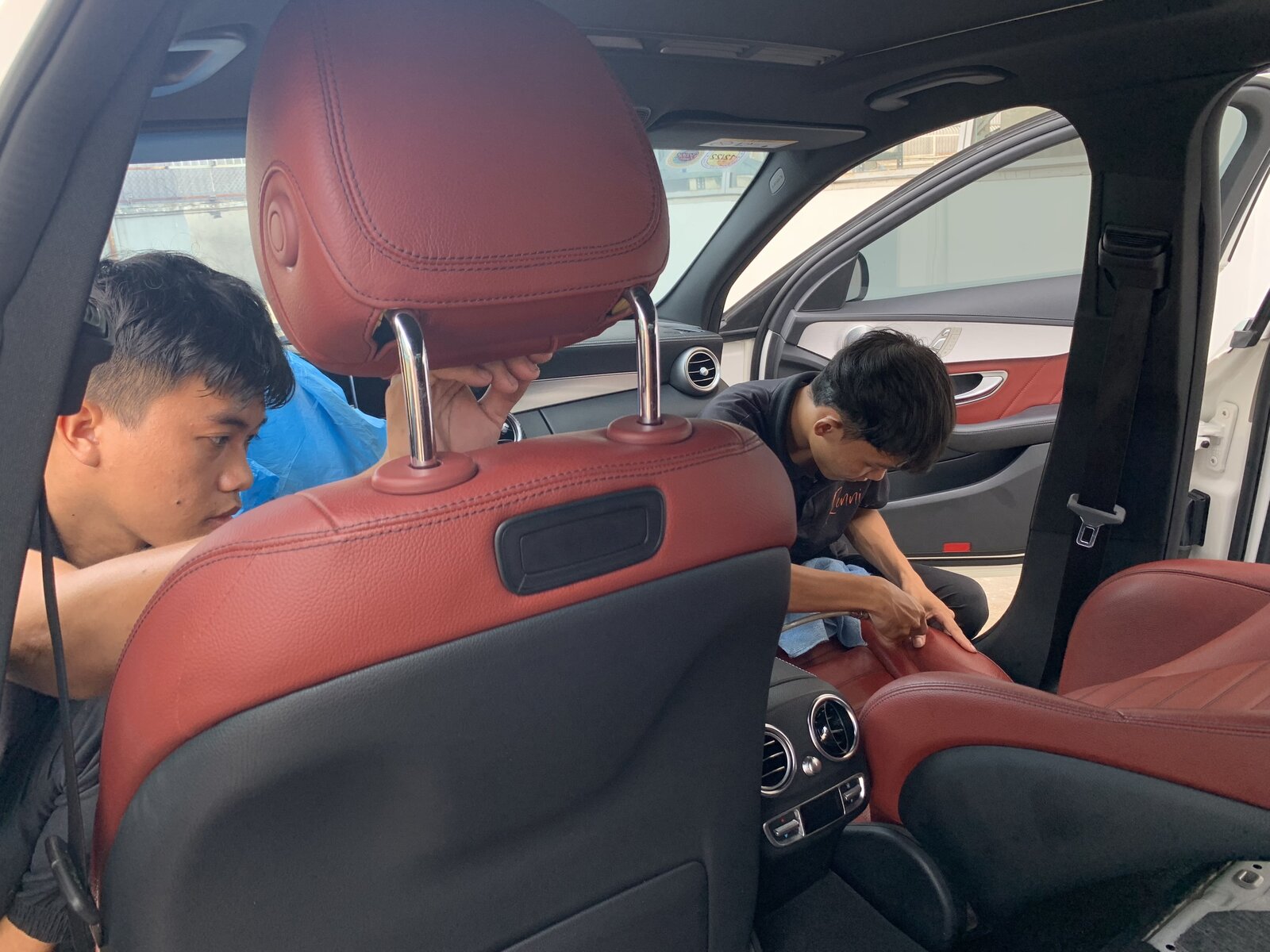 Vệ sinh nội thất ô tô