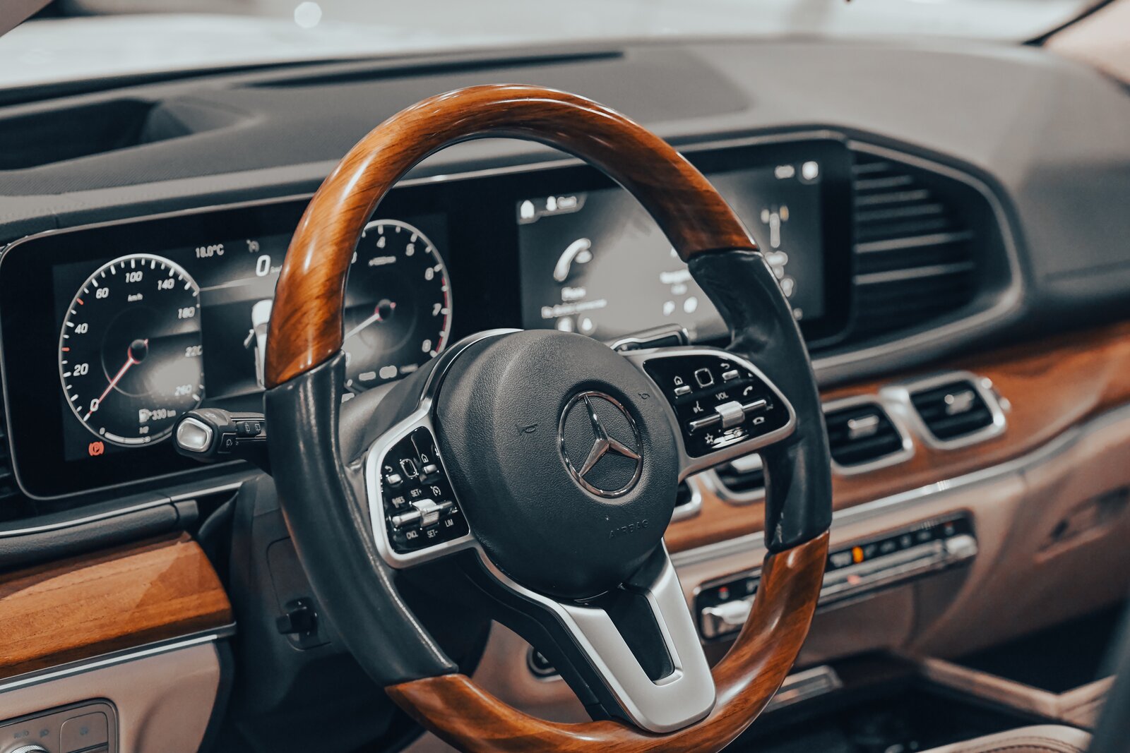 Độ carbon fiber ô tô